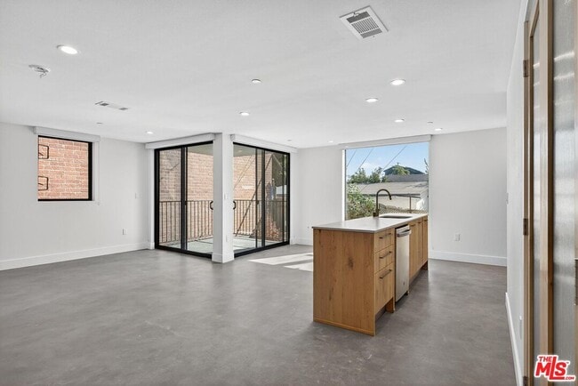 Building Photo - 2412 Eads St Unit 8