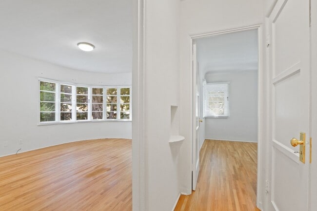 Photo - 2202-2206 20th St in Santa Monica! Near Ocean Park Blvd. Unit 2202A