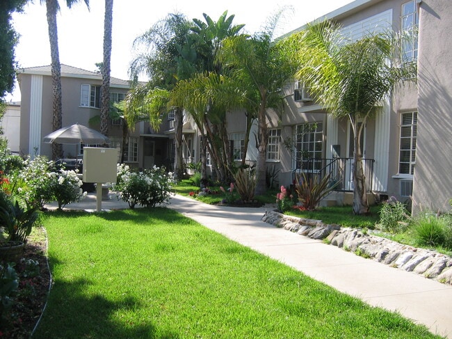 Photo - 1427 N Hayworth Ave Unit C