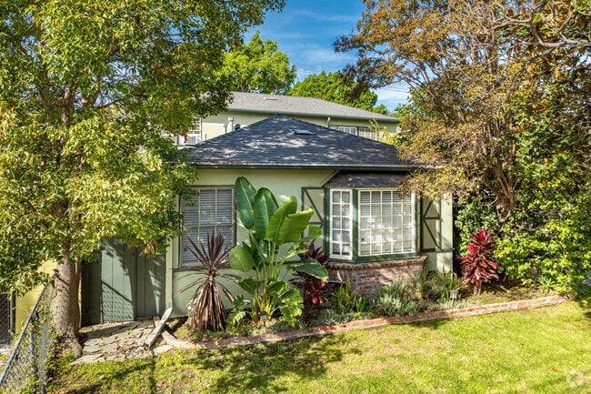 Photo - 5025 Cahuenga Blvd