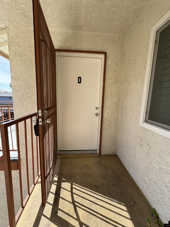 Front door Unit D - 1117 Oxford Dr Unit D