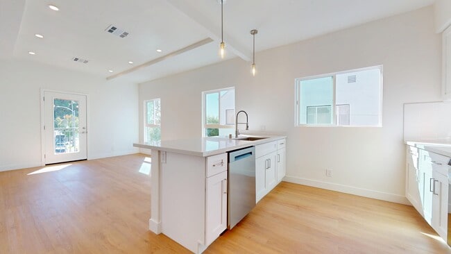 Building Photo - 5133 W 21st St Unit 5133.5