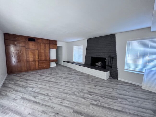 Photo - 102 Hillside Way