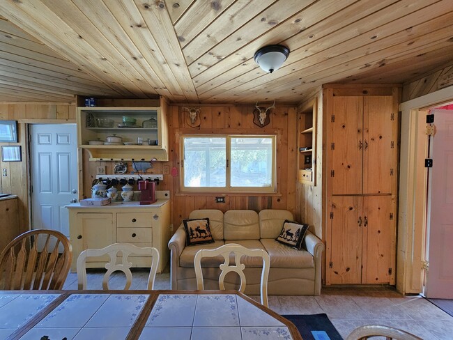 Photo - 46184 Park Dr