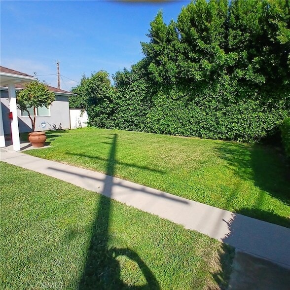 Photo - 16043 San Fernando Mission Blvd