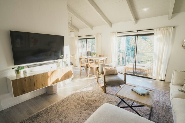 Photo - 1031 Miramonte Dr Unit 2