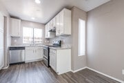 3BR, 2BA - 1,033SF - Kitchen - Riverdale Apartments