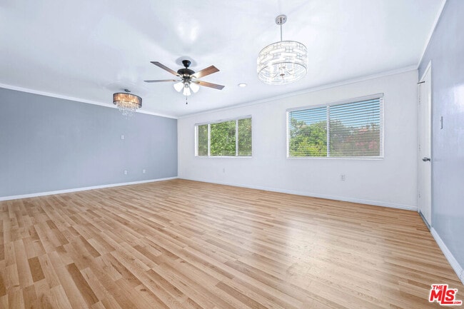 Photo - 12801 Moorpark St Unit 308