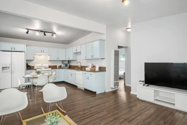 Photo - 728 Stepney Pl Unit 728 1.5