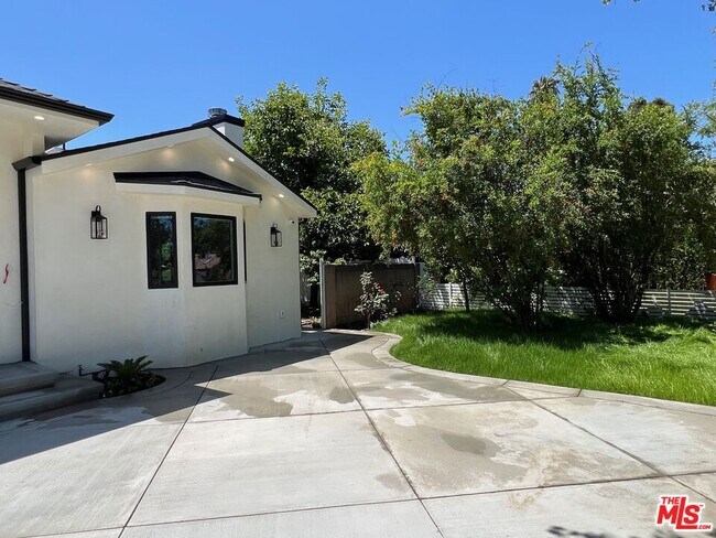 Photo - 13338 Magnolia Blvd