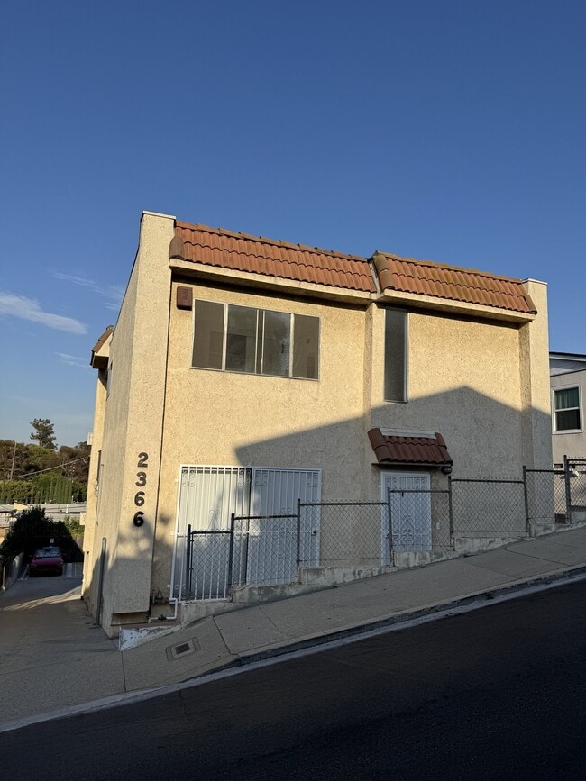Building Photo - 2366 Bullard Ave Unit 1