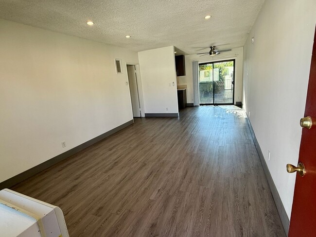 Photo - 3510 Clarington Ave Unit 11