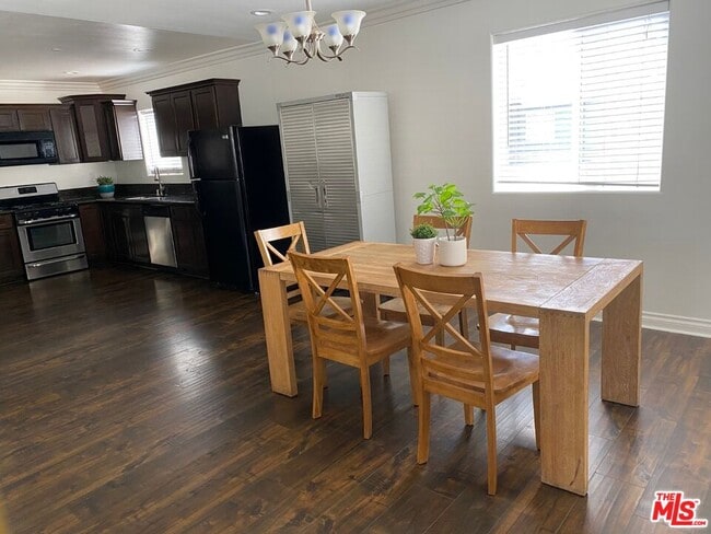 Photo - 1253 W 35th St