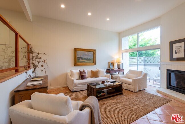 Building Photo - 17098 Palisades Cir Rental