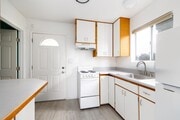 Photo - Beautiful Detached 1 Bedroom Home in Lakeside!