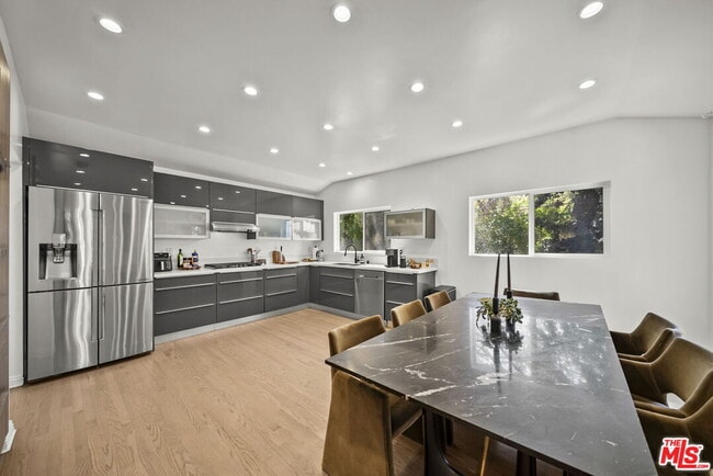 Photo - 6295 Ivarene Ave