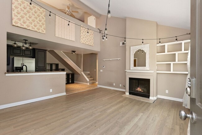 Spacious 2 Bedroom with Loft! - Spacious 2 Bedroom with Loft!