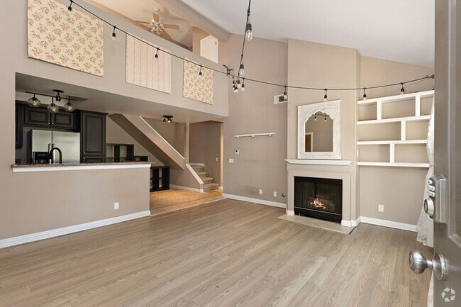 Building Photo - Spacious 2 Bedroom with Loft!