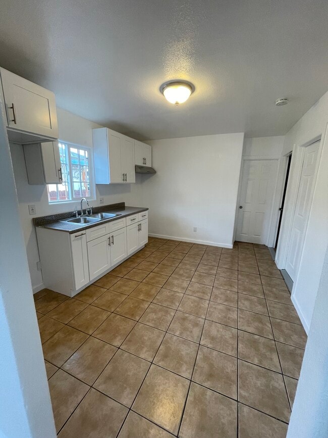 Photo - 1030 E 46th St