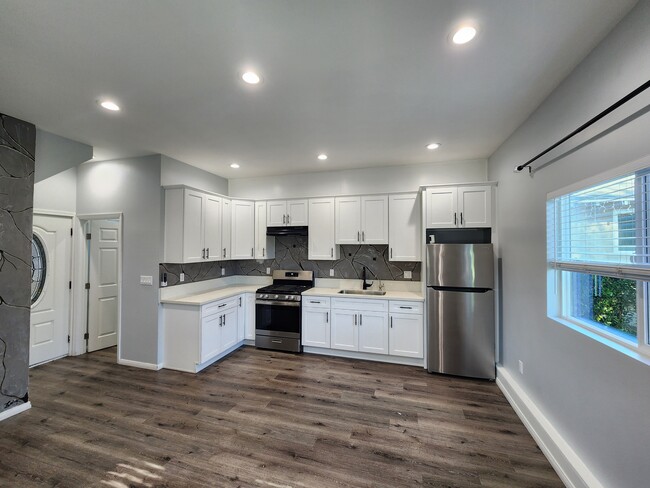 Photo - 13933 Cantlay St