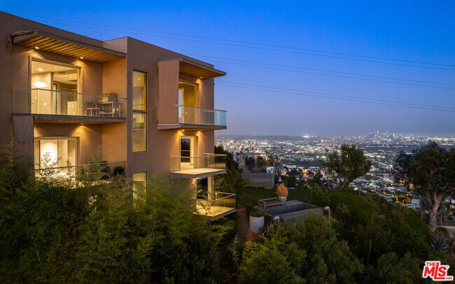 Building Photo - 1600 Viewmont Dr Rental