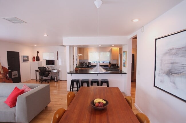 Photo - 2112 Lake Shore Ave