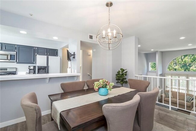 Photo - 5455 Sylmar Ave