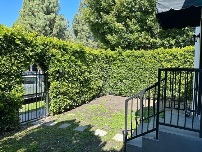 Photo - 358 N San Vicente Blvd