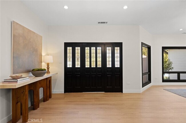 Photo - 6016 Woodlake Ave