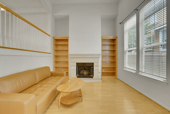 Photo - 2889 Plaza del Amo