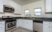 Kitchen - 1312 S Victoria Ave Apartments Unit 1312
