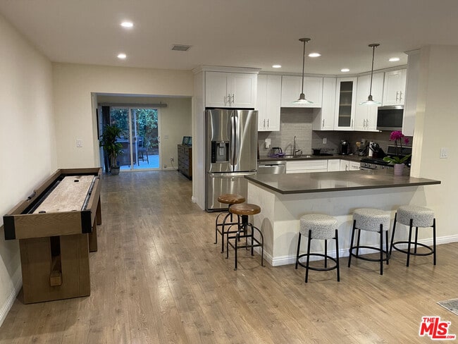 Photo - 18110 Tarzana St