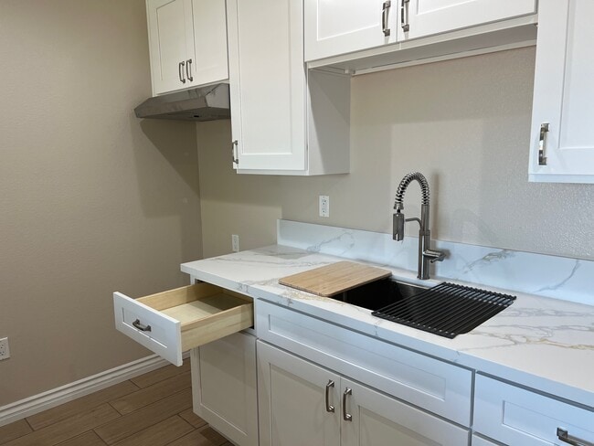 2 Bdrm - Honey Garden Apartments