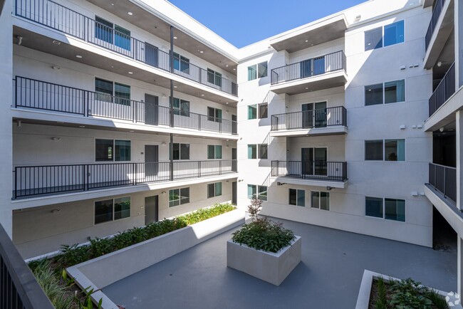 Photo - 14825 Delano St Unit 304