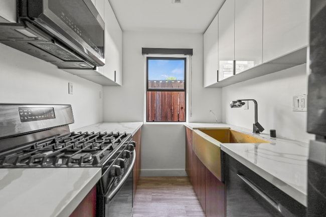 Photo - 2814 Sichel St Unit 2