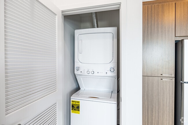 1BR, 1BA - 728SF - Laundry - Dezi