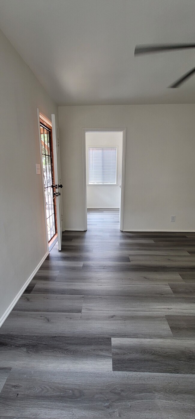 Photo - 6133 S Victoria Ave