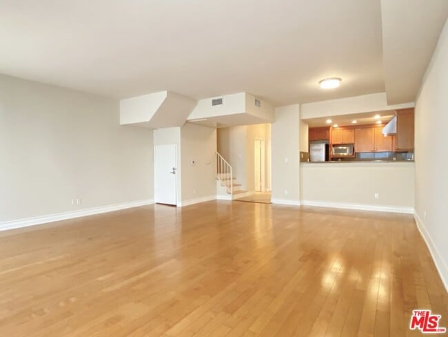 Photo - 1227 Granville Ave Unit 104