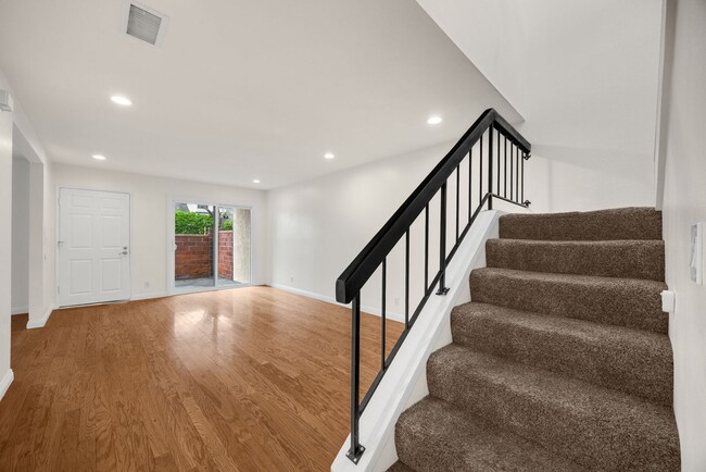 Photo - Newly updated 3 bed / 1.5 bath townhome in the desirable Sherwood Village