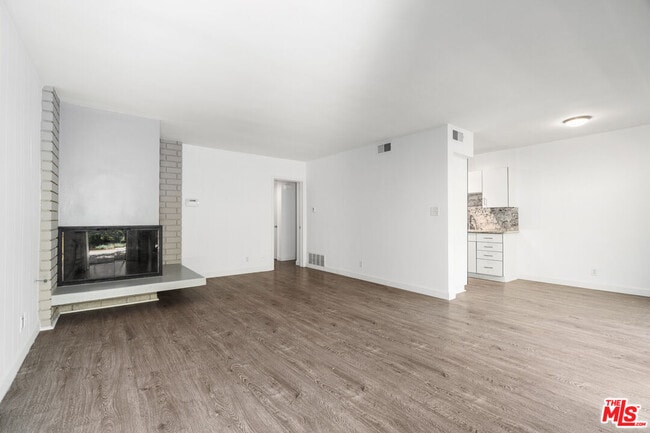 Building Photo - 7712 Pso Del Rey Unit 4