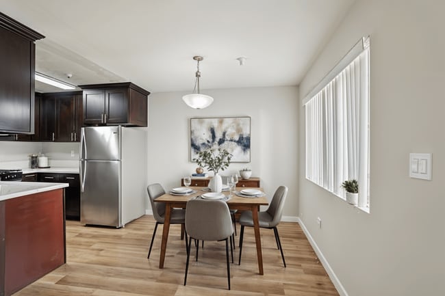 Building Photo - Chadron Apts