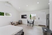 Photo - 6440 Lindley Ave