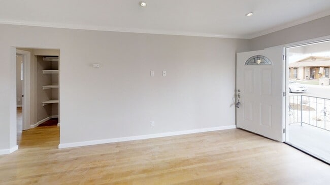 Photo - Cozy 3BD/1BA w/ Large Kitchen!