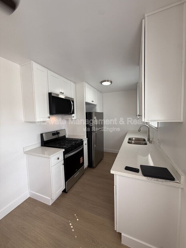 Photo - 14119 Gilmore St Unit 05
