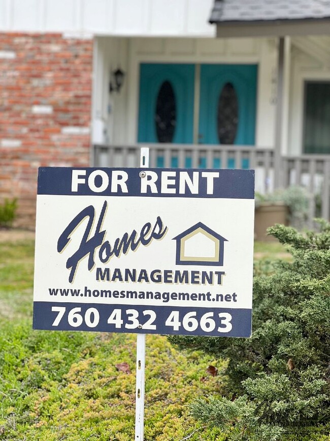 Photo - Homes Management - 3 bed, 2 bath home off Oak Hill