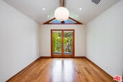 Photo - 445 Westmount Dr