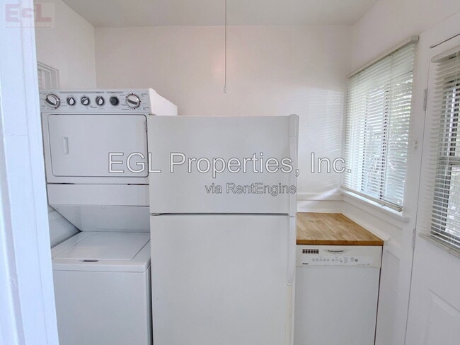 Photo - 1203 Poinsettia Dr
