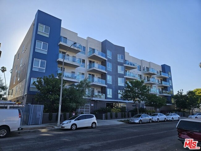 Building Photo - 105 S Mariposa Ave Unit 403