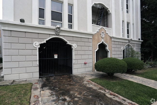 152 S Sycamore Ave - 152 S Sycamore Ave