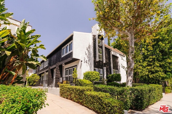 Building Photo - 141 N Clark Dr Unit 2